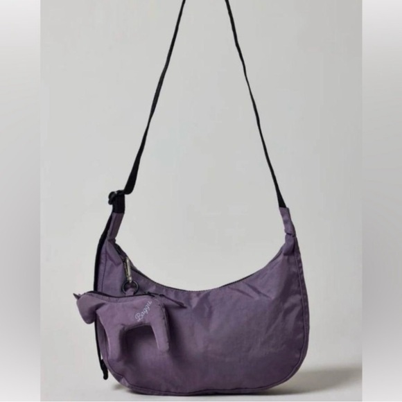 BAGGU Medium Nylon Crescent Bag in Dusty Violet - UO Exclusive - Picture 3 of 6